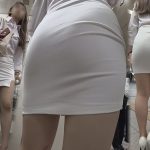 【特福錞格】【フルHD 高画質】ミニスカギャルの純白パンチラ！『お姉さん、マン毛ハミでてますよｗ』