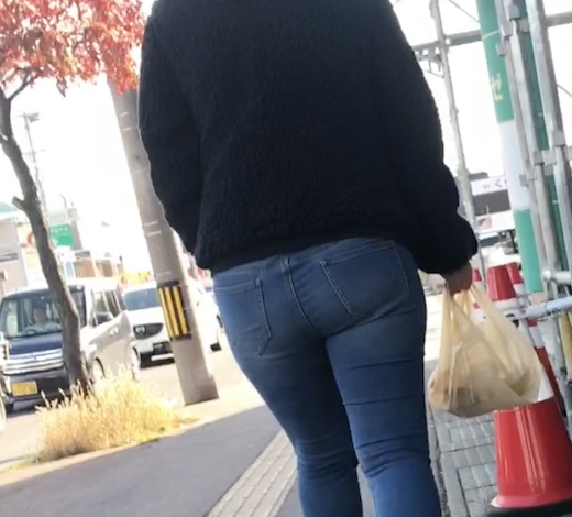 [Mature woman's ass] Soft denim ass Excited by the ideal marshmallow [...]